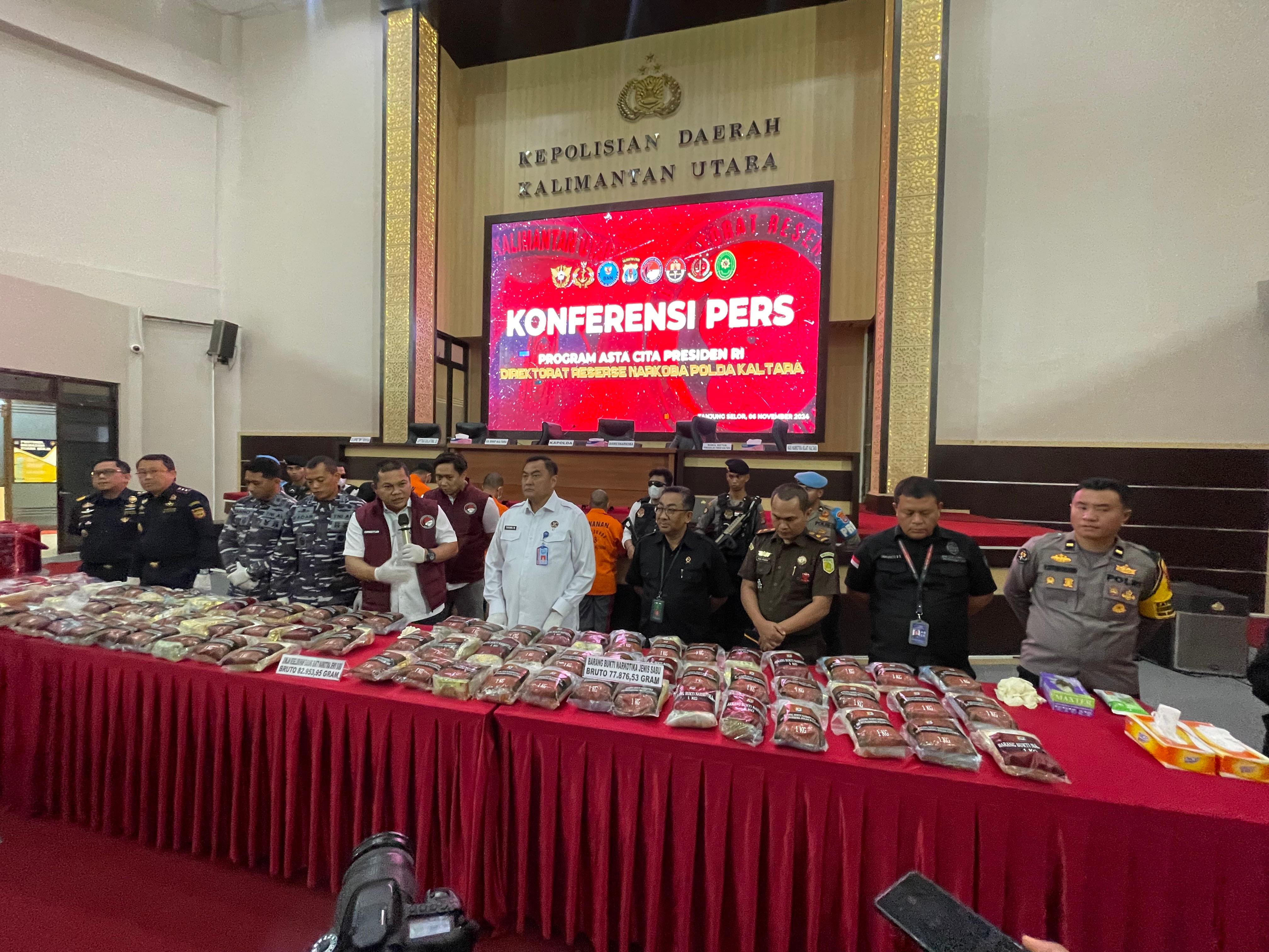 KONFERENSI PERS KAPOLDA KALIMANTAN UTARA PROGRAM ASTA CITA UNGKAP PEREDARAN NARKOBA DI KALTARA BERSAMA INSTANSI TERKAIT