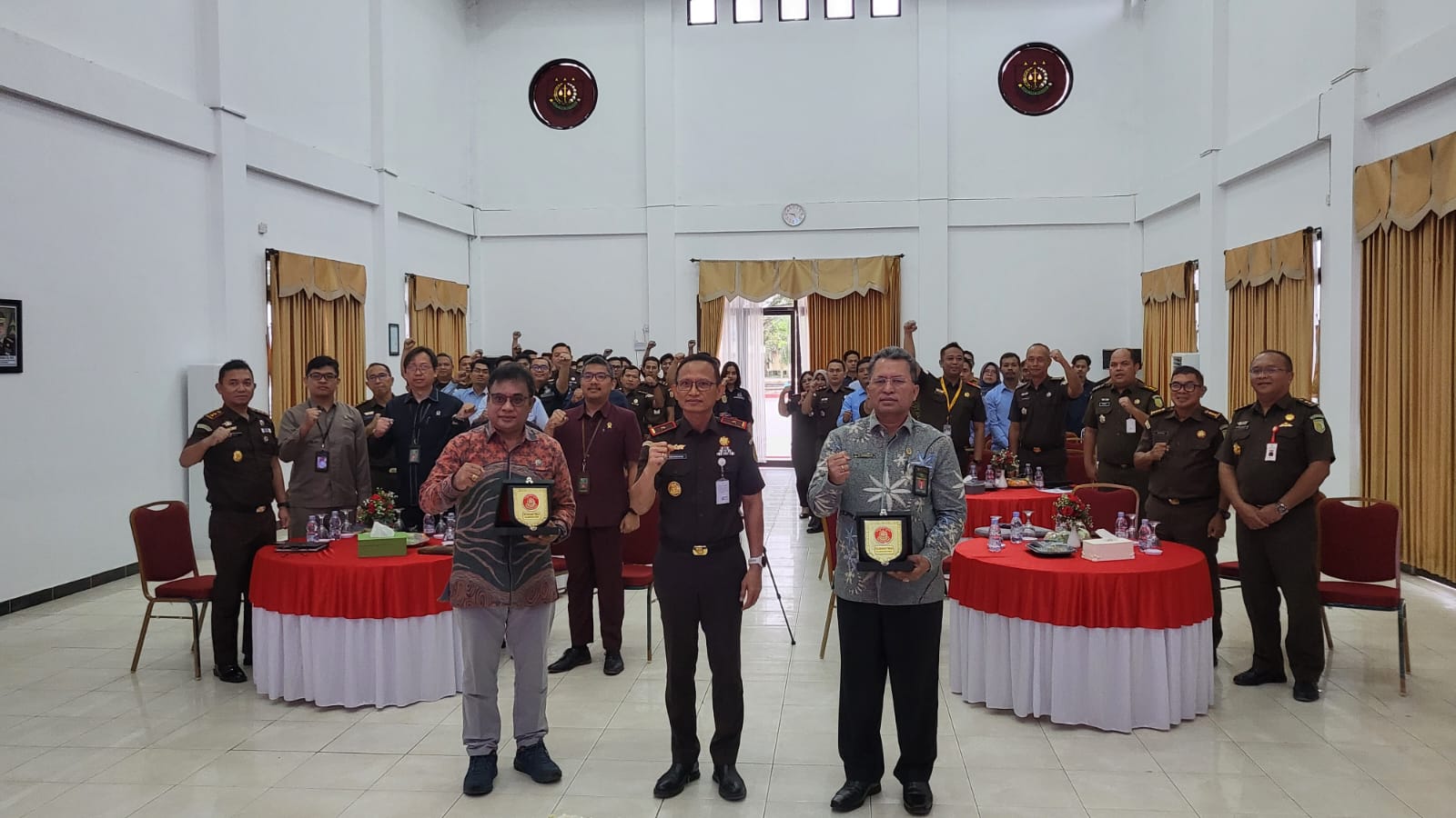 KETUA PENGADILAN TINGGI KALIMANTAN UTARA JADI NARASUMBER SEMINAR ILMIAH DI KEJATI KALTARA